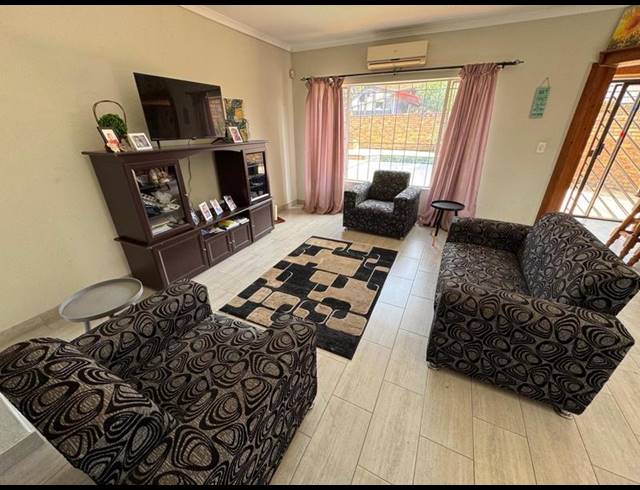 2 BEDROOM TOWNHOUSE FOR SALE IN BIRCHLEIGH